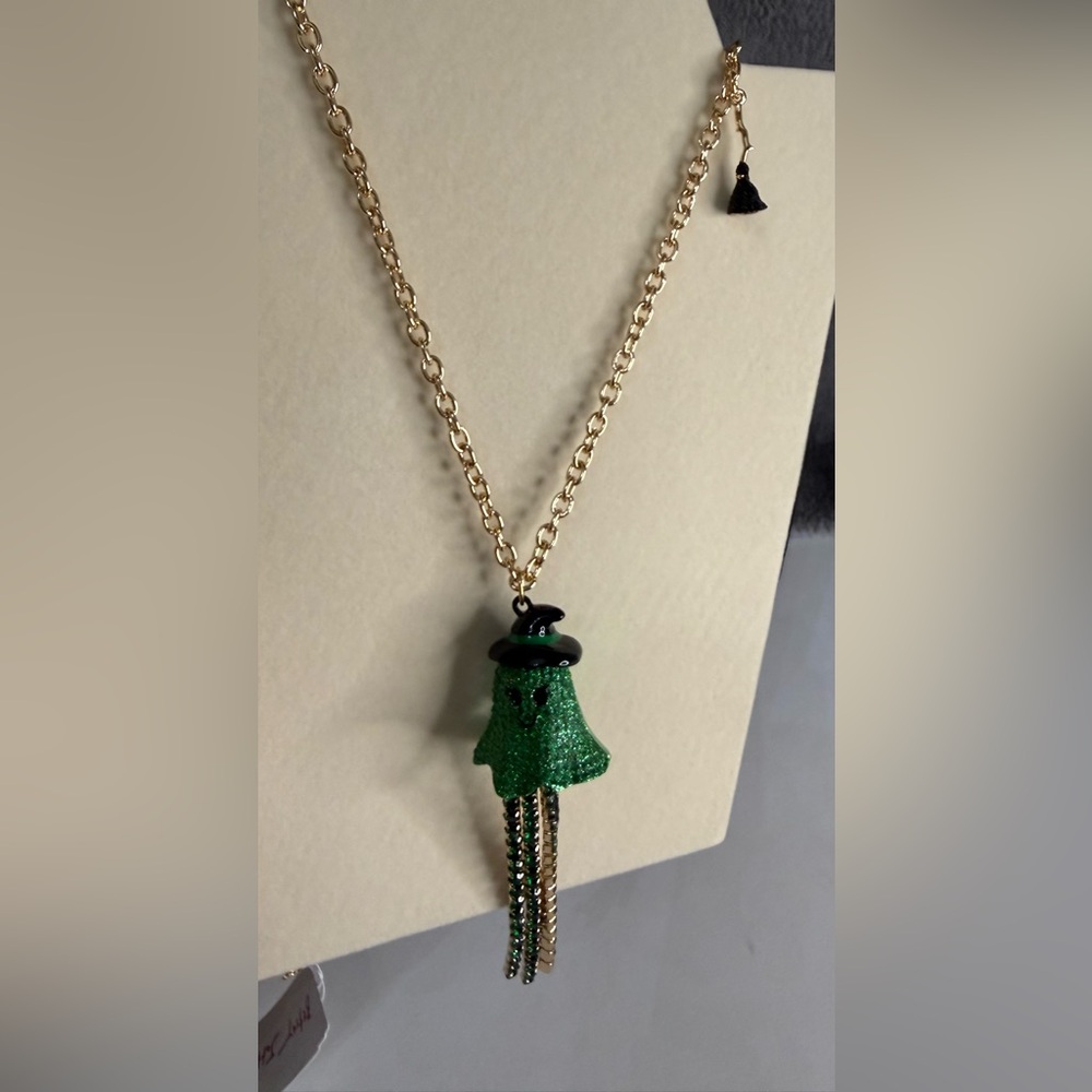 👻🧙♀️Betsey Johnson Green Ghost Pendant Necklace